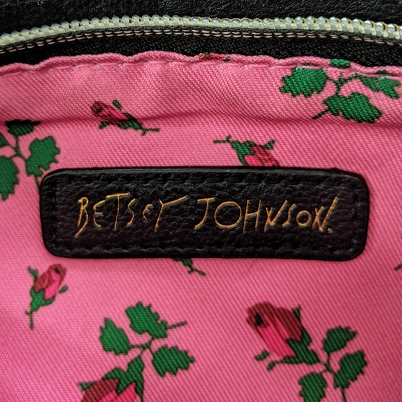 Betsey Johnson Barbie Pink Bow Front White Quilted Crossbody Bag - Picture 7 of 10